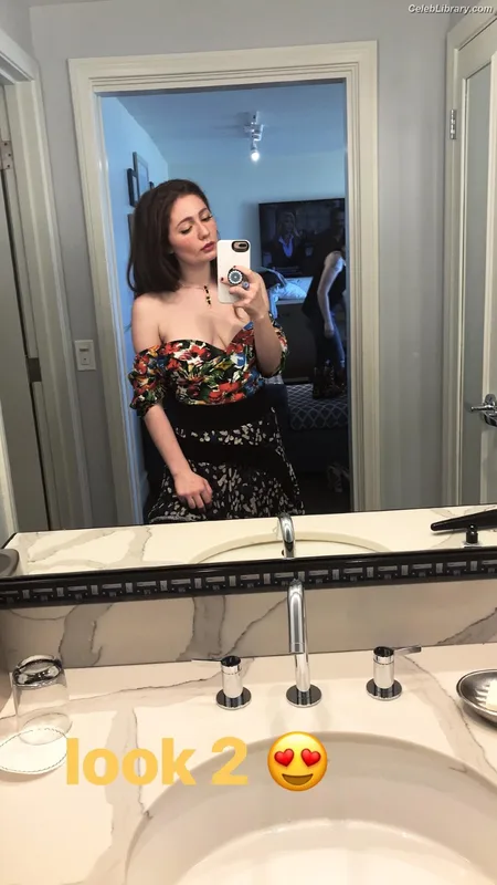 Emma Kenney photo 10 of 415