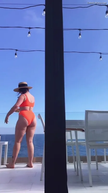 Emma Kenney photo 23 of 415