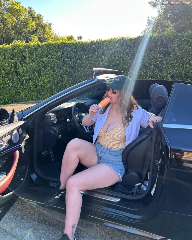 Emma Kenney photo 12 of 415