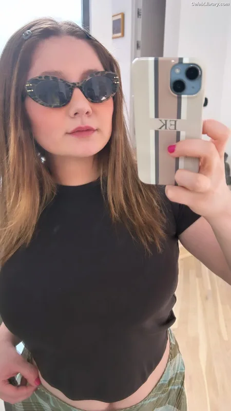 Emma Kenney photo 15 of 415