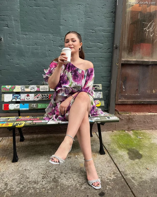 Emma Kenney photo 1 of 415