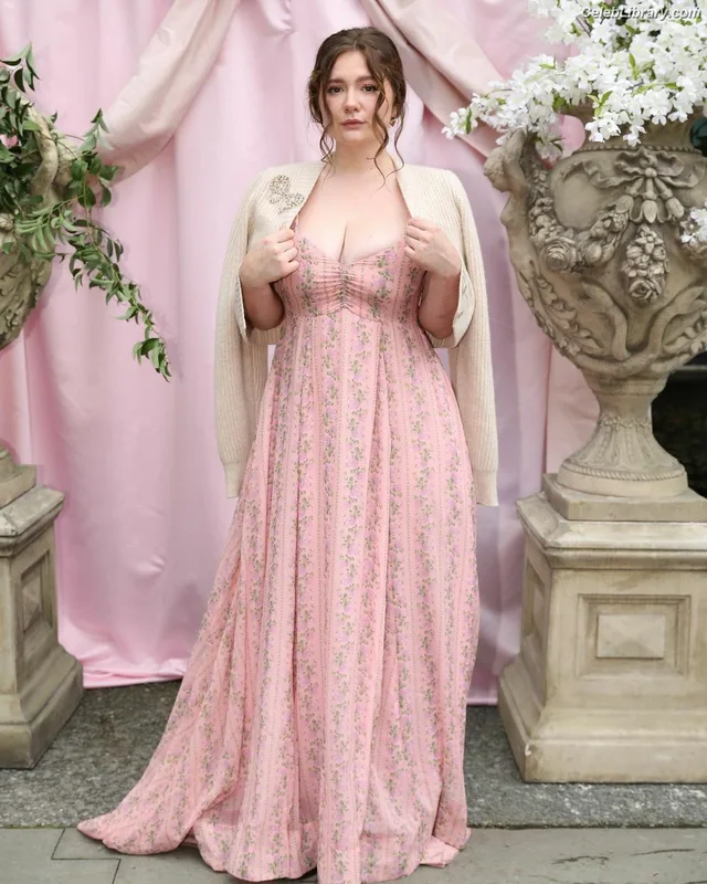 Emma Kenney photo 13 of 415