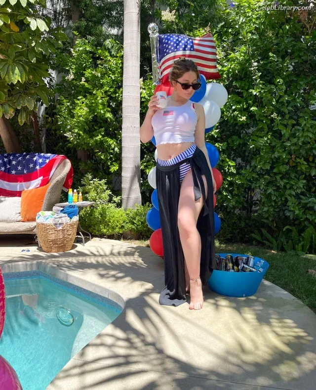 Emma Kenney photo 18 of 415