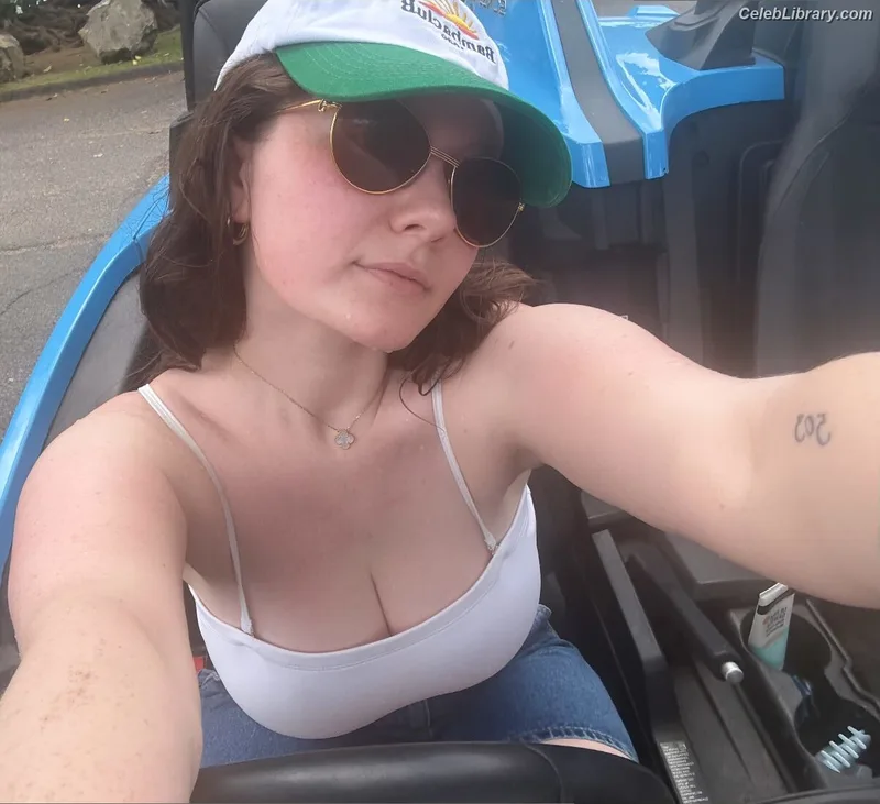 Emma Kenney photo 8 of 415