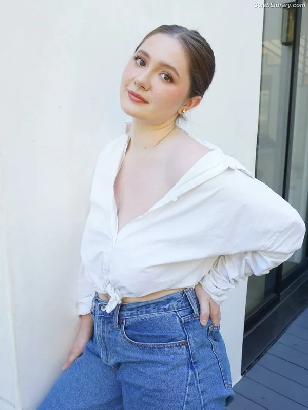 Emma Kenney photo 12 of 415