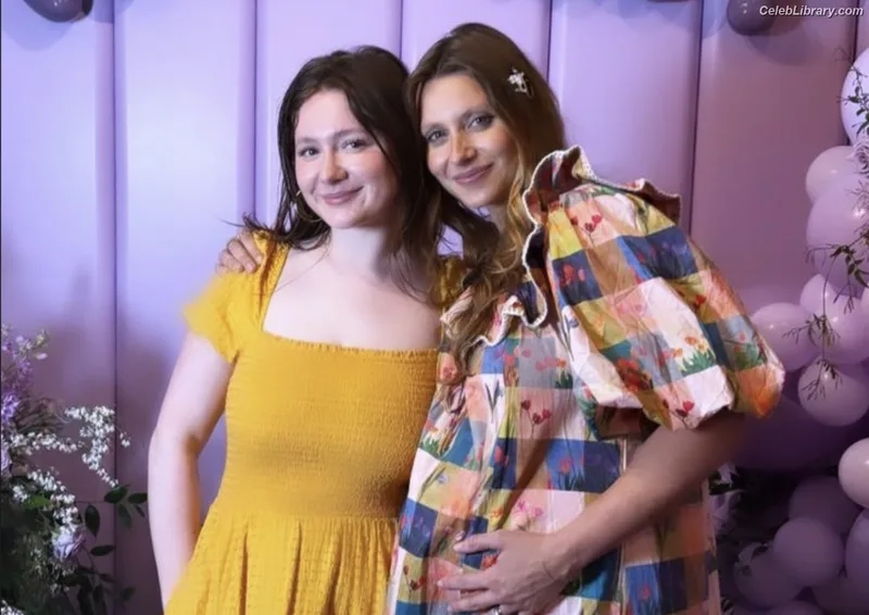 Emma Kenney photo 13 of 415