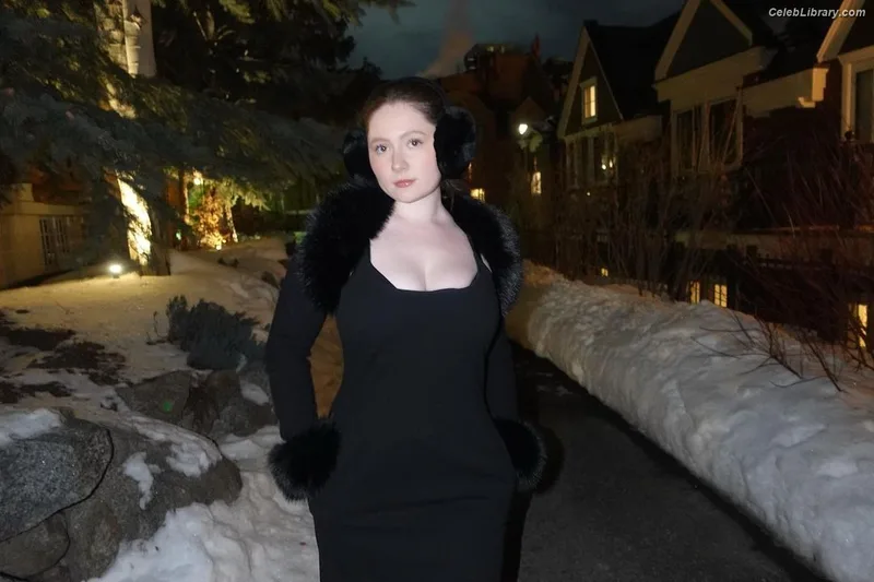 Emma Kenney photo 7 of 415