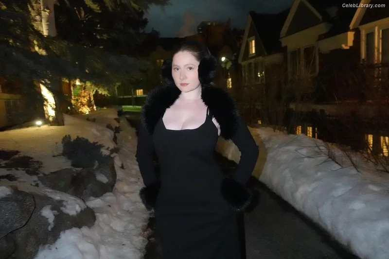 Emma Kenney photo 8 of 415