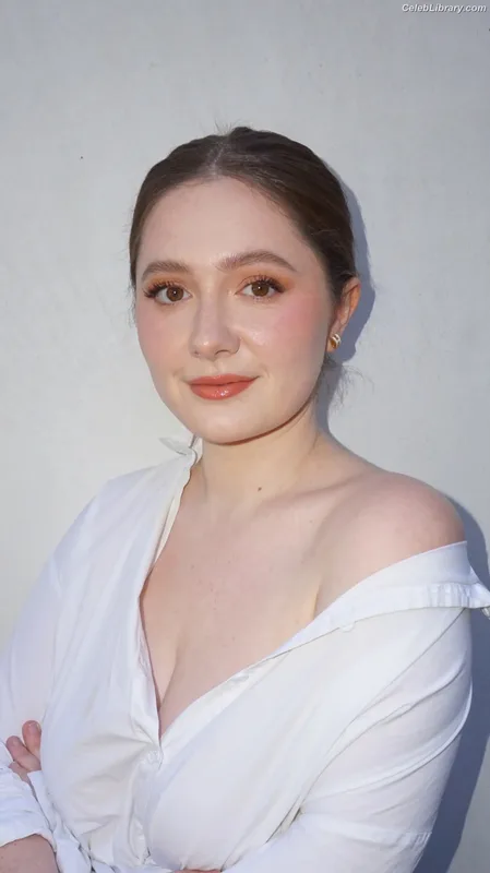 Emma Kenney photo 19 of 415