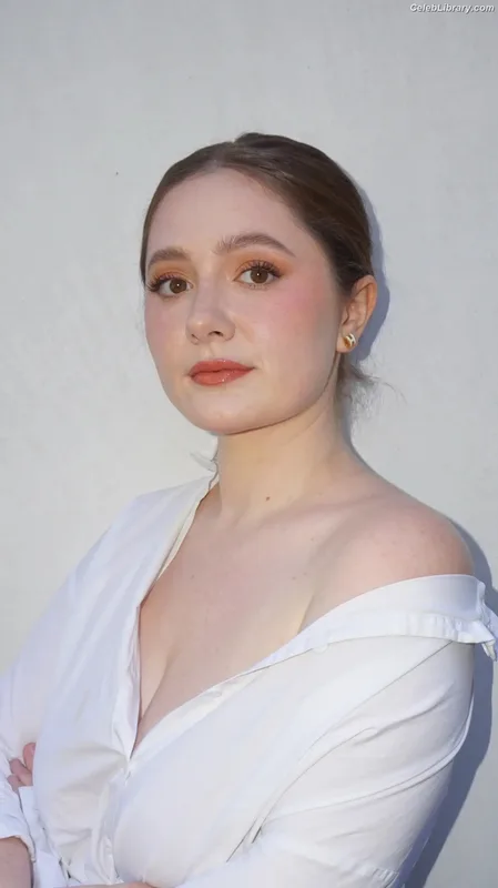 Emma Kenney photo 20 of 415
