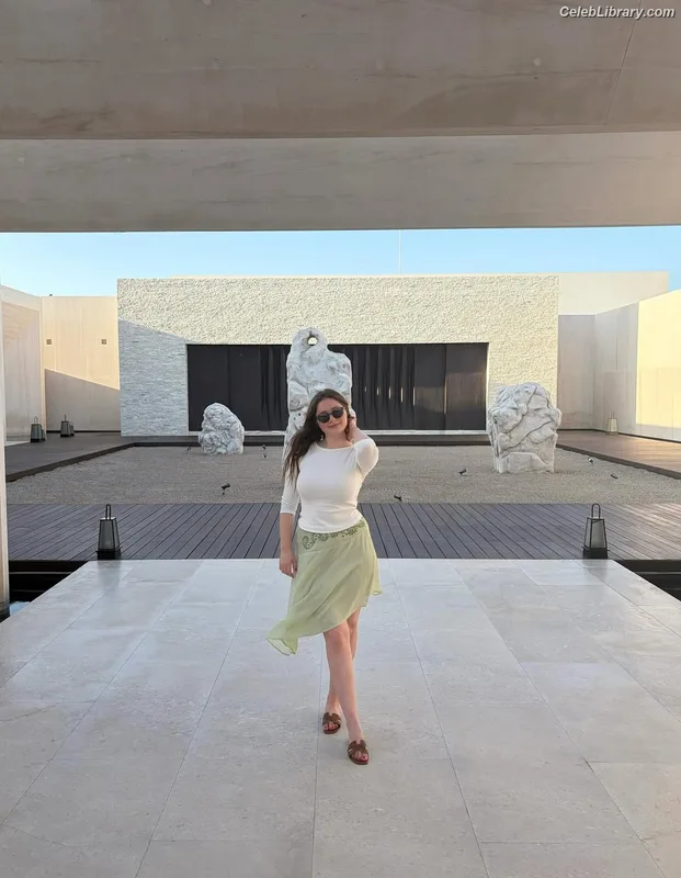Emma Kenney photo 1 of 415