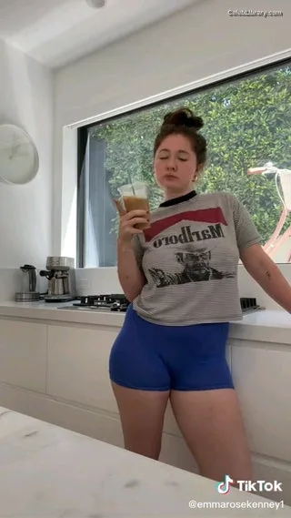 Emma Kenney photo 19 of 415