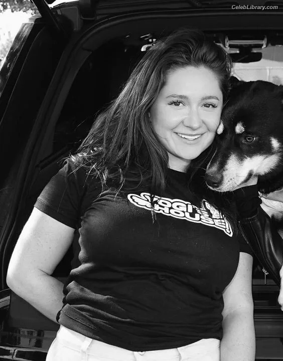 Emma Kenney photo 23 of 415