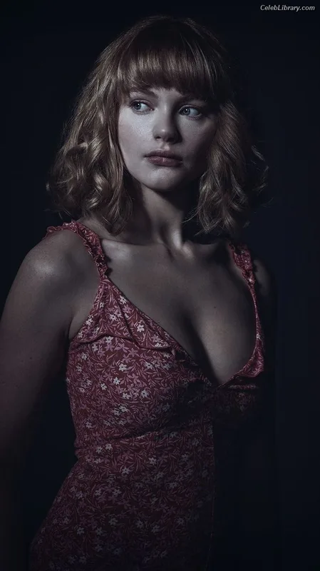 Emma Laird photo 8 of 67