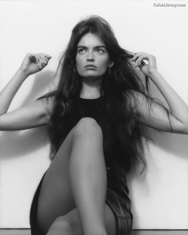 Emma Mackey photo 12 of 361