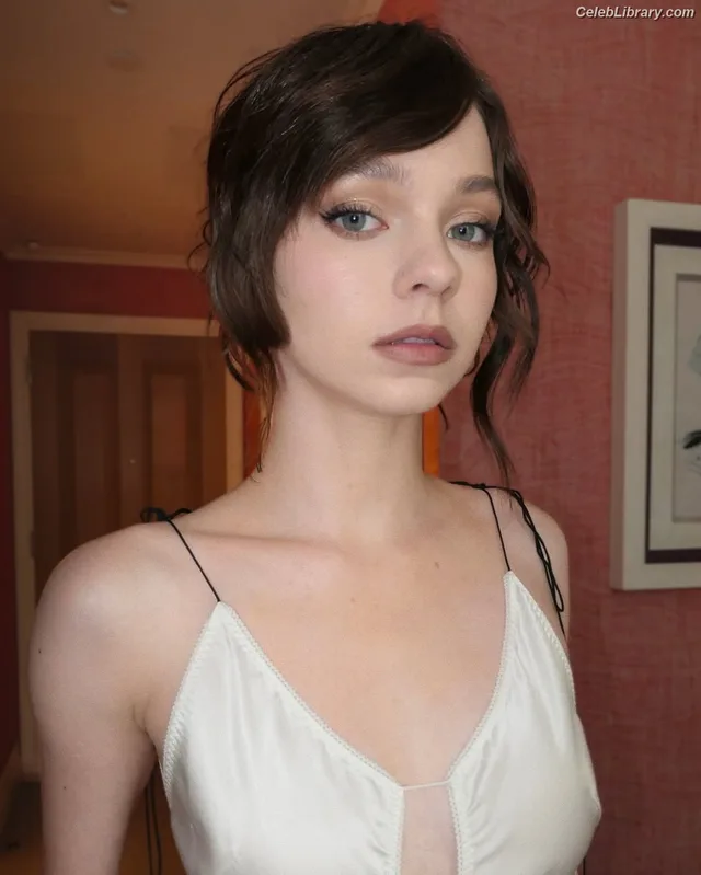 Emma Myers photo 6 of 1322
