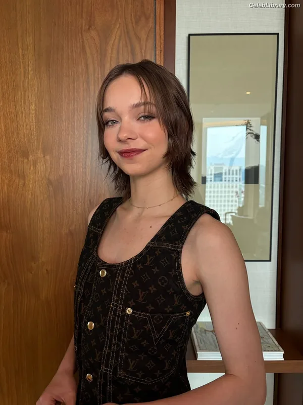 Emma Myers photo 11 of 1322