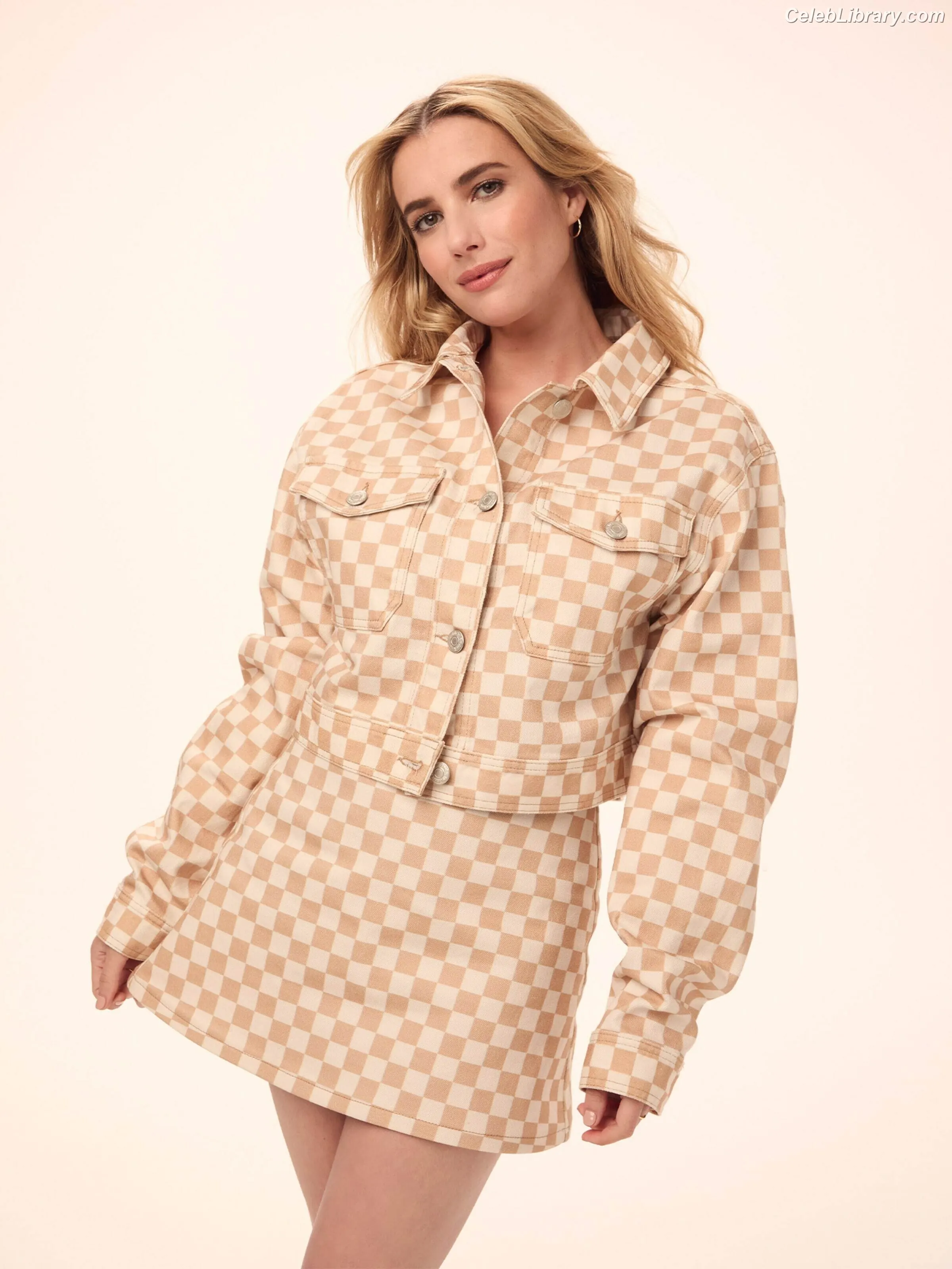 Emma Roberts photo 18 of 1782