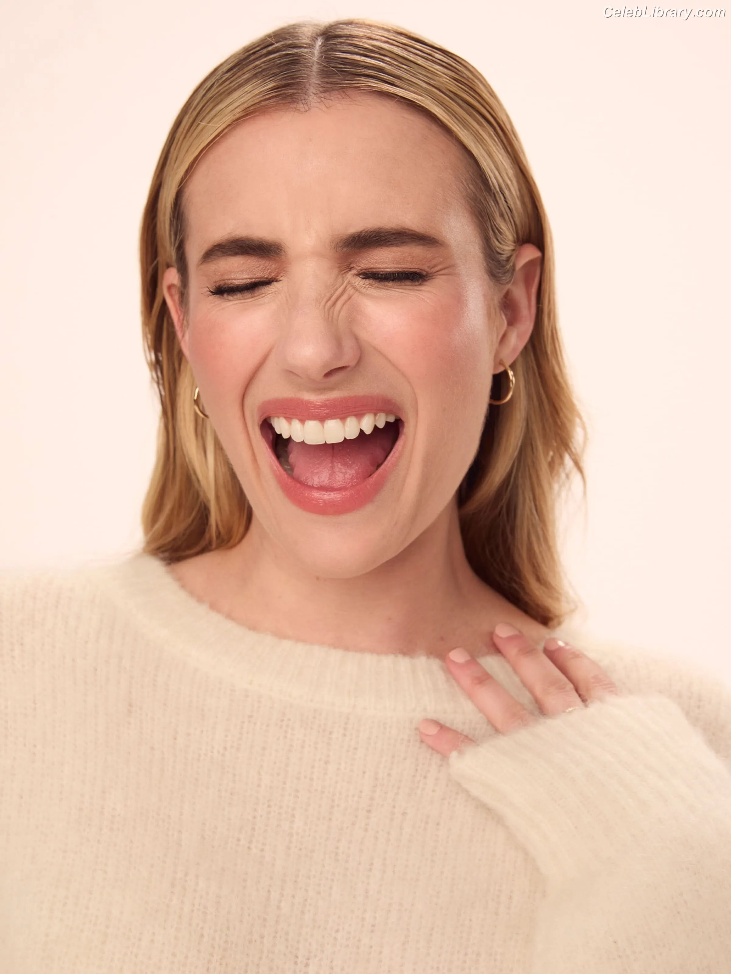 Emma Roberts photo 11 of 1782