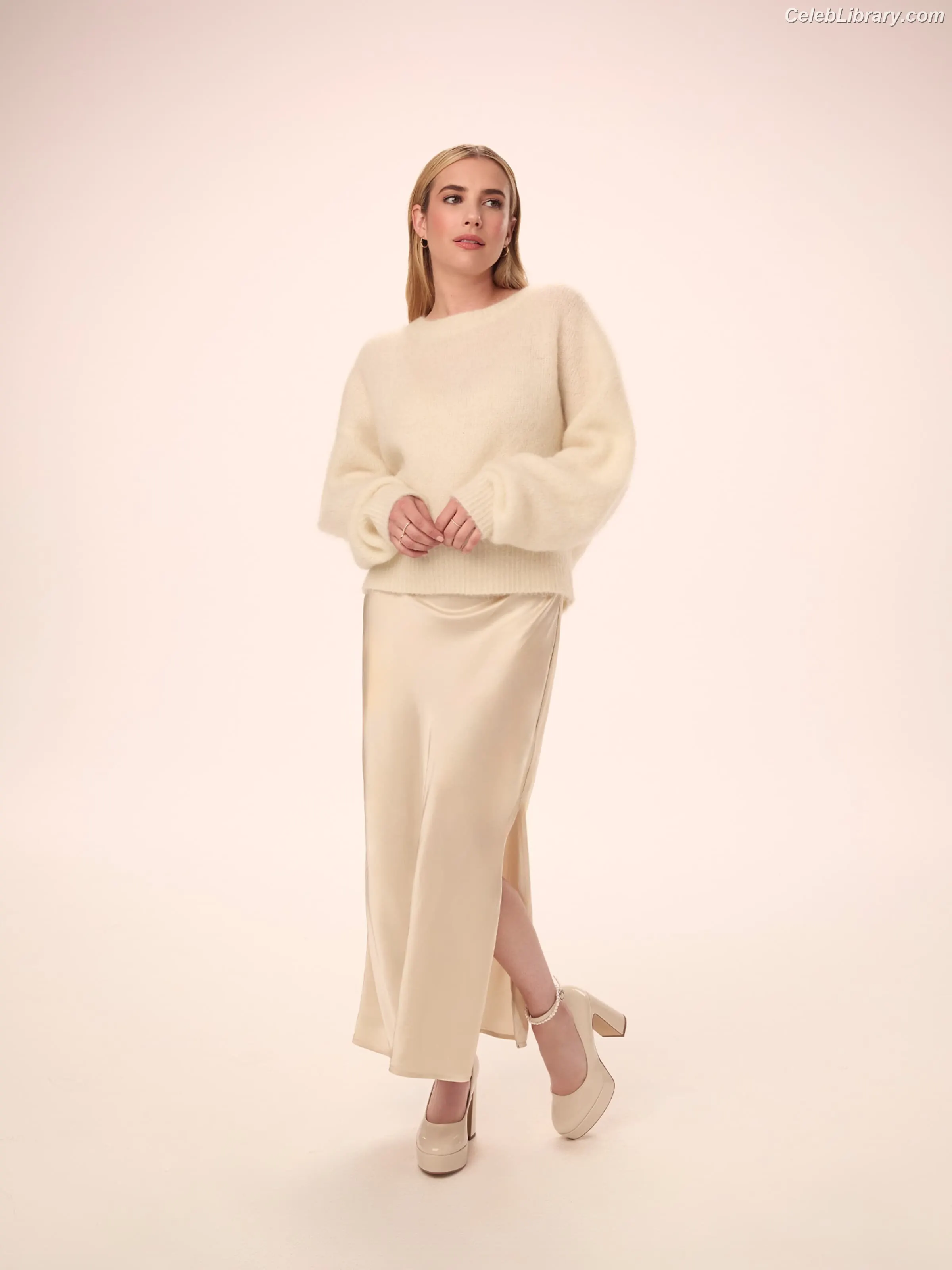Emma Roberts photo 21 of 1782
