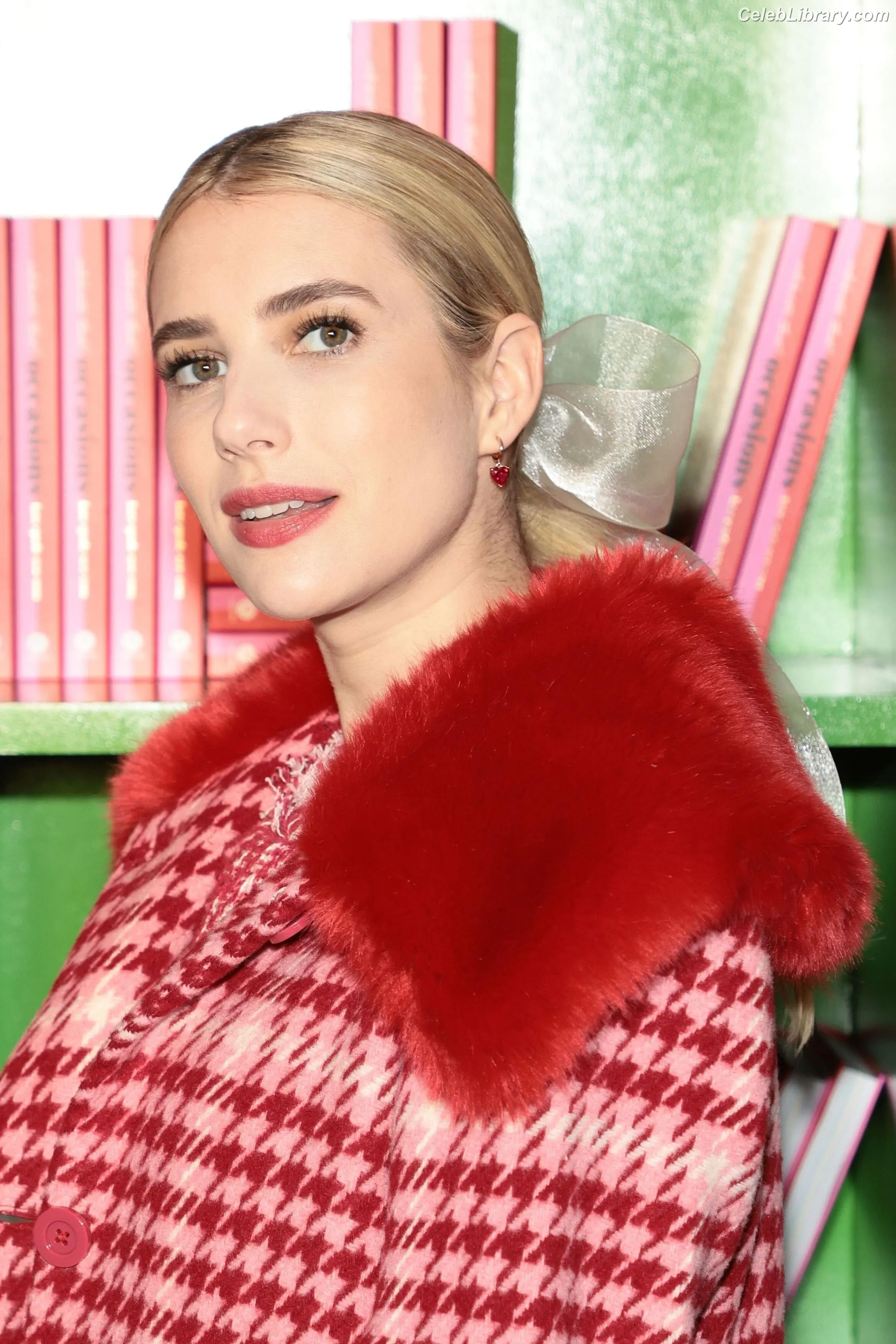 Emma Roberts photo 7 of 1782