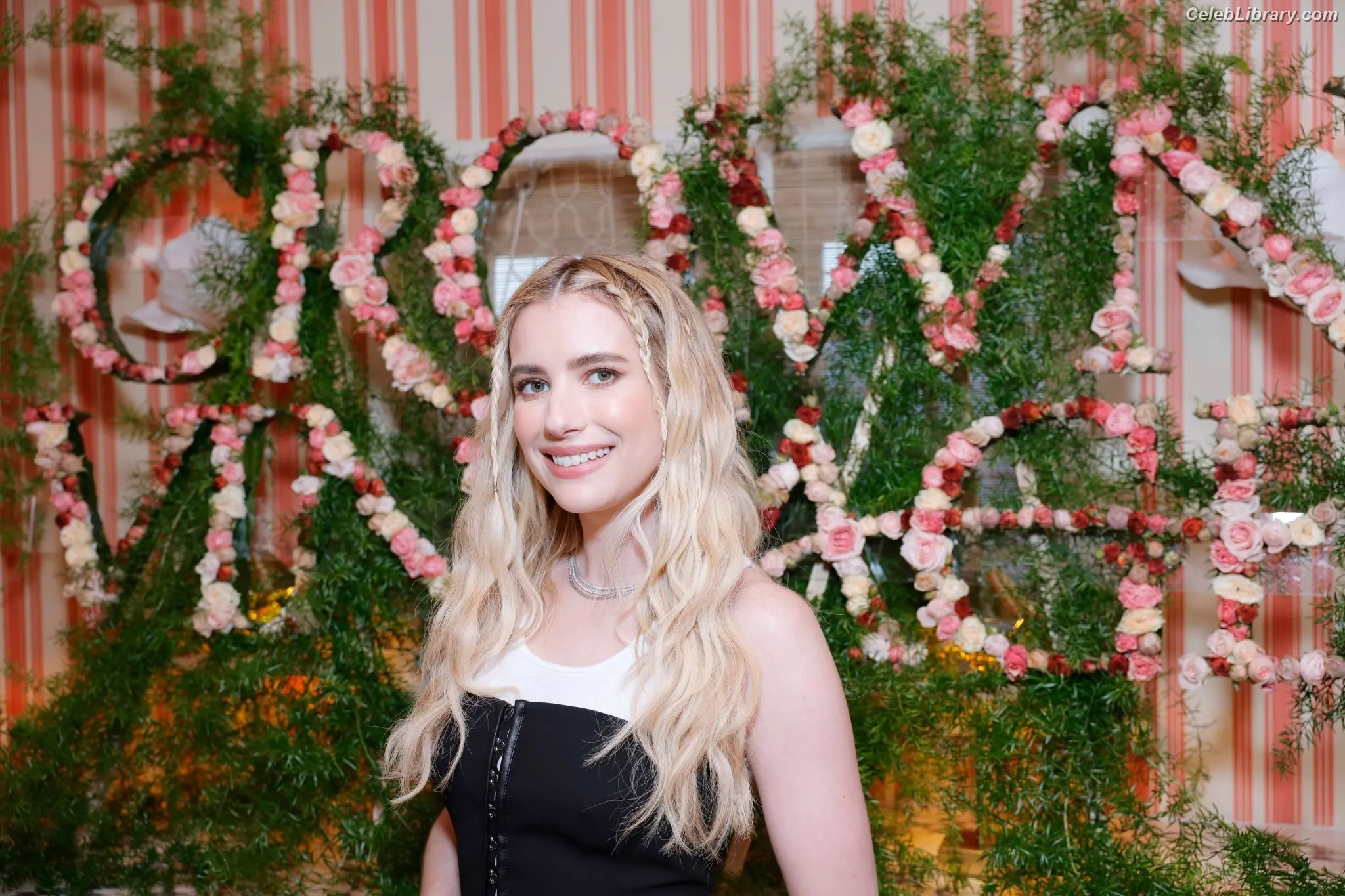 Emma Roberts photo 4 of 1782