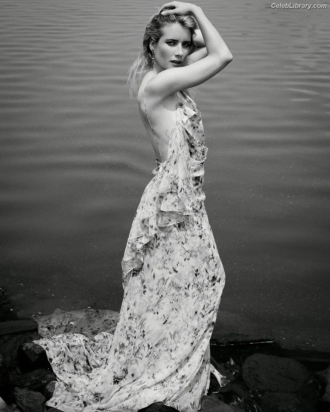 Emma Roberts photo 24 of 1782