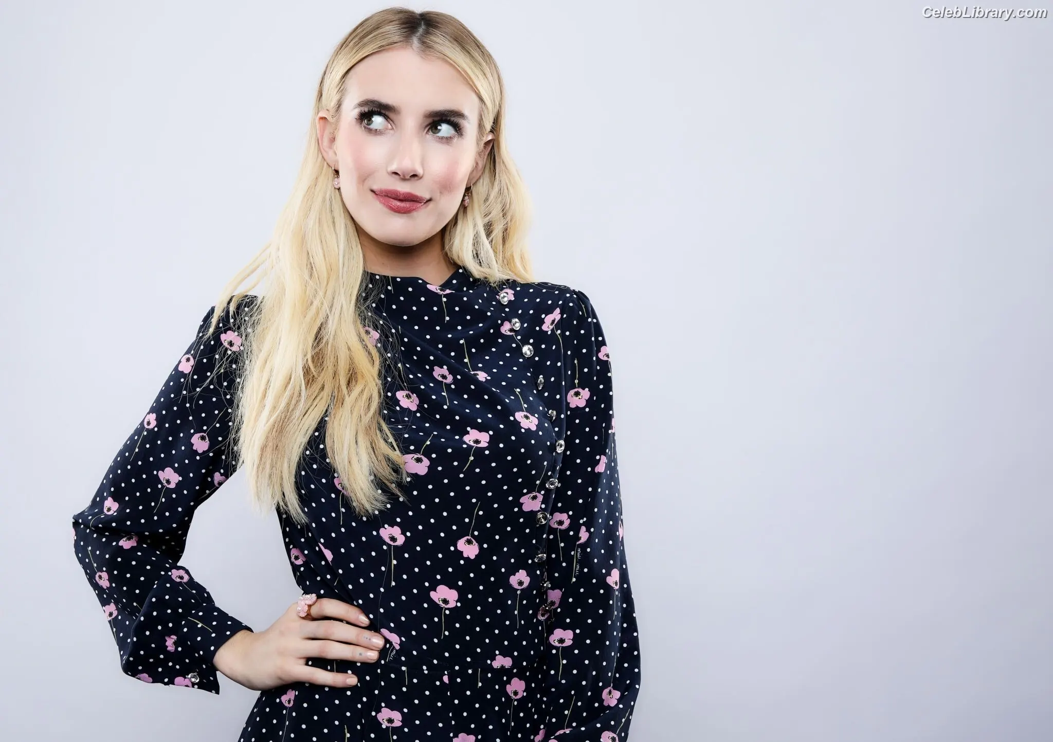 Emma Roberts photo 10 of 1782