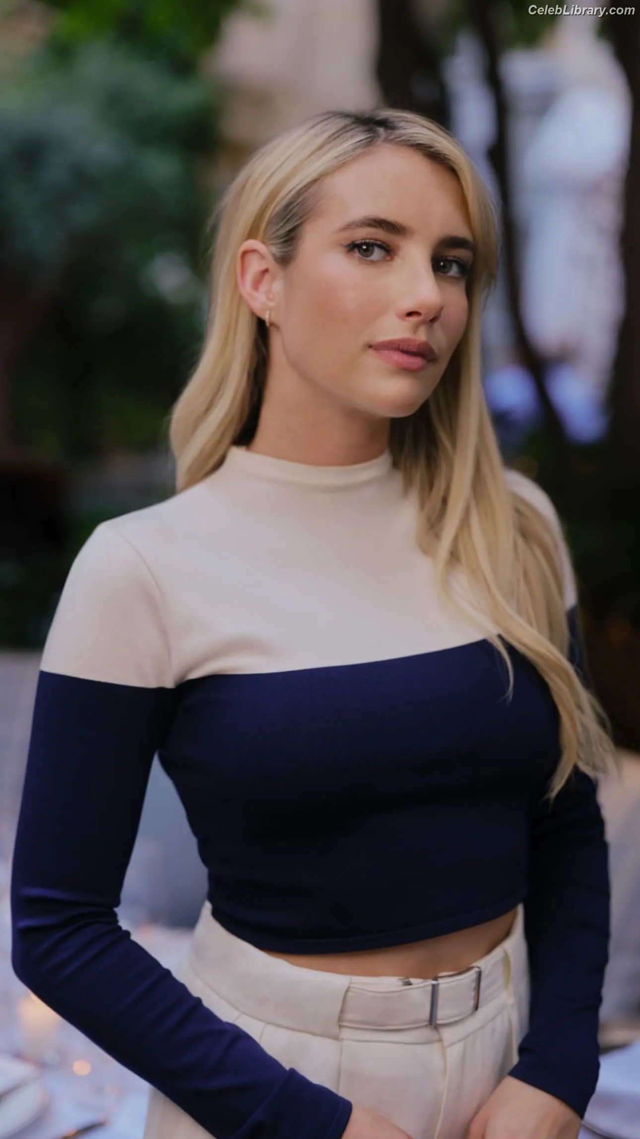 Emma Roberts photo 10 of 1782