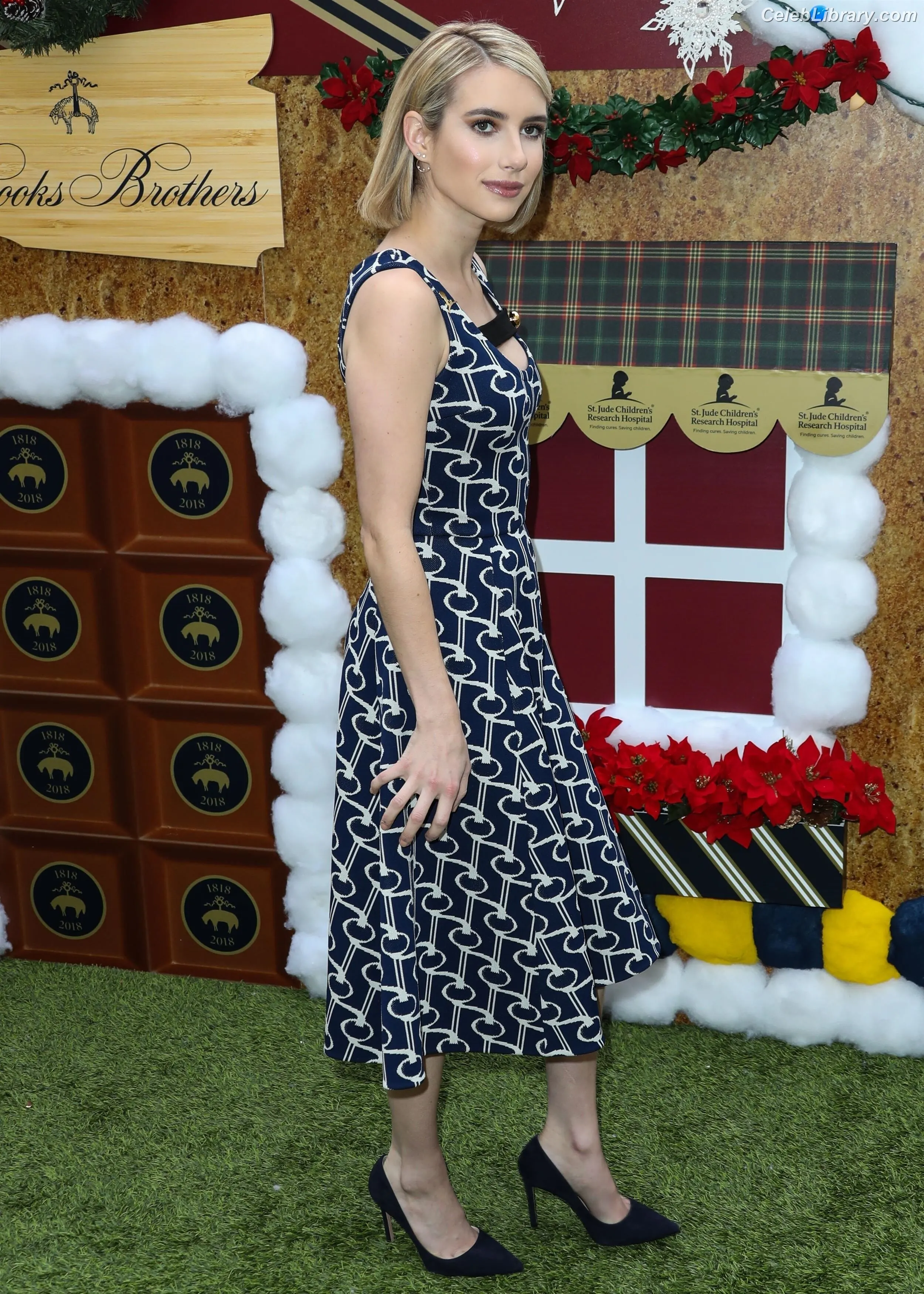 Emma Roberts photo 16 of 1782