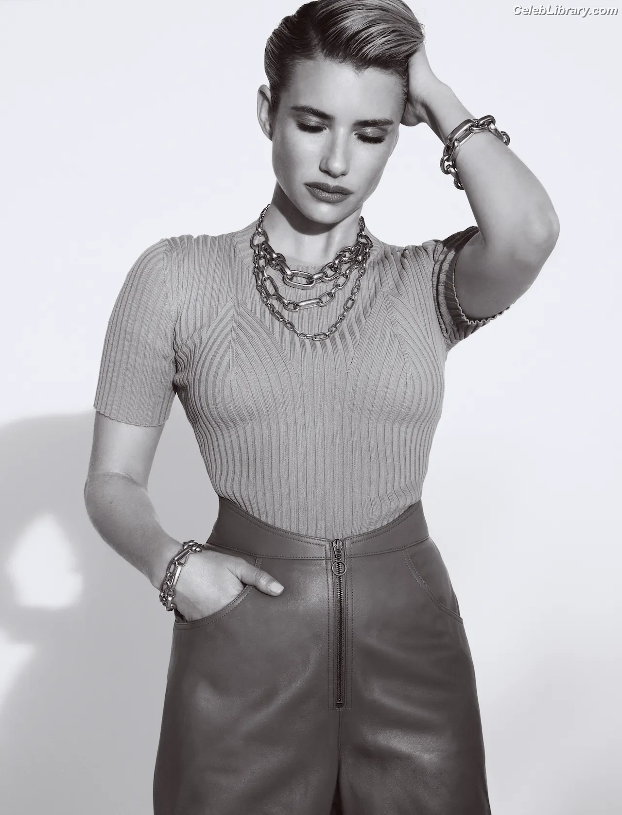 Emma Roberts photo 11 of 1782