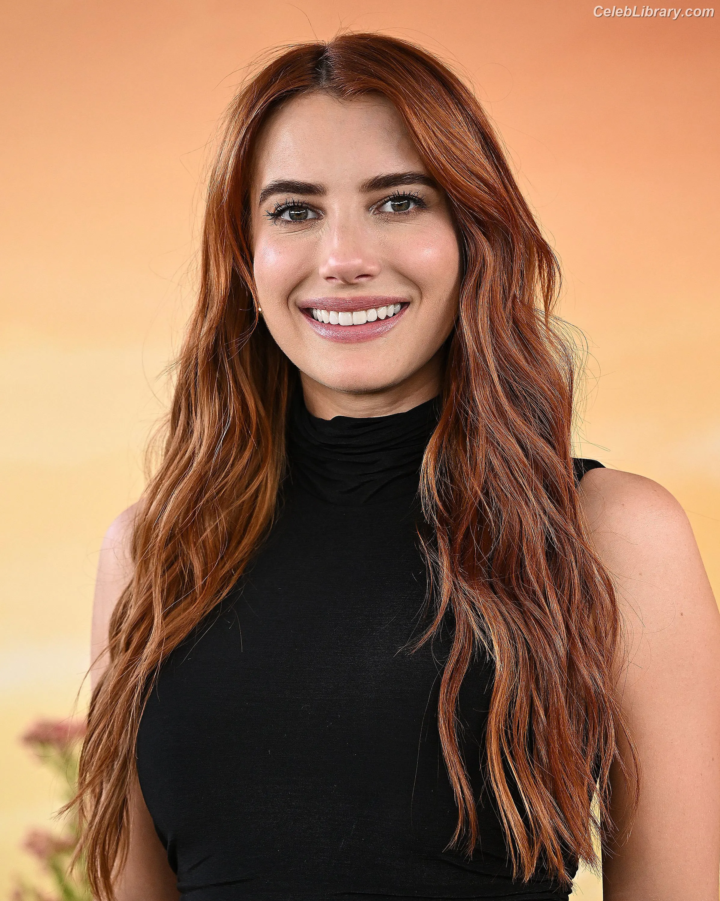 Emma Roberts photo 2 of 1782