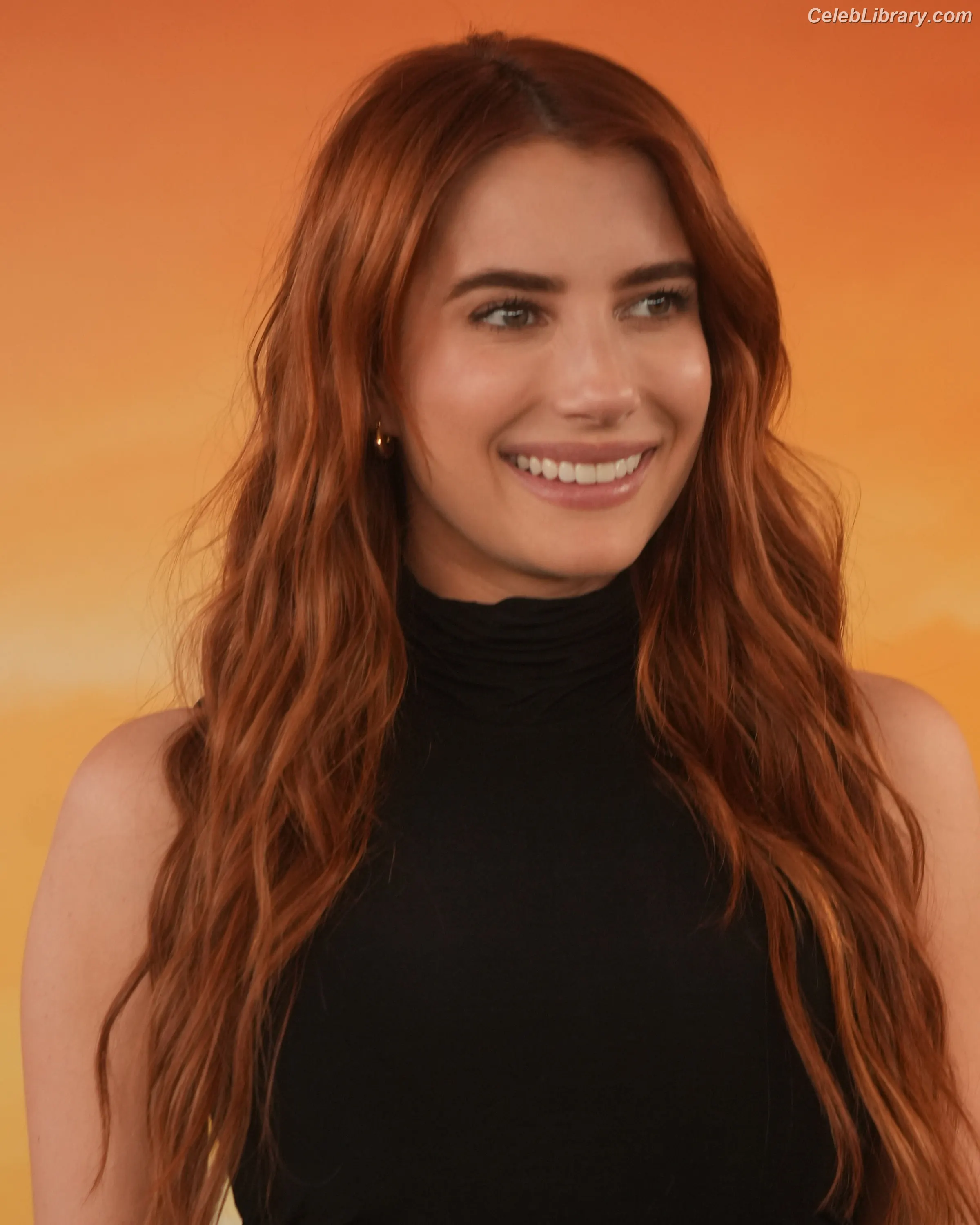 Emma Roberts photo 7 of 1782