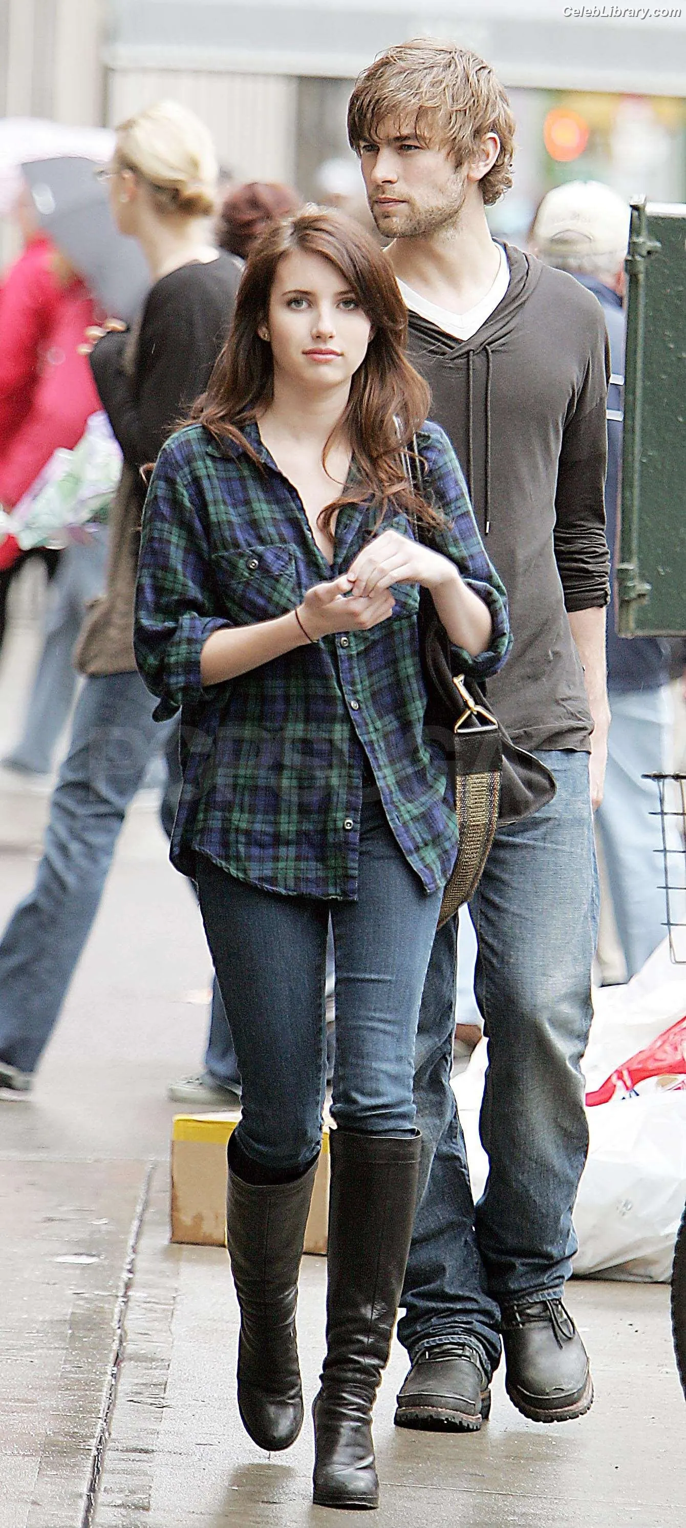 Emma Roberts photo 15 of 1782