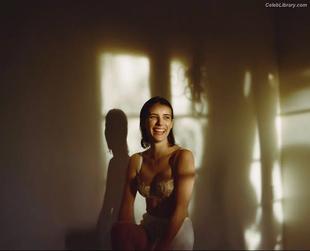 Emma Roberts photo 8 of 1782