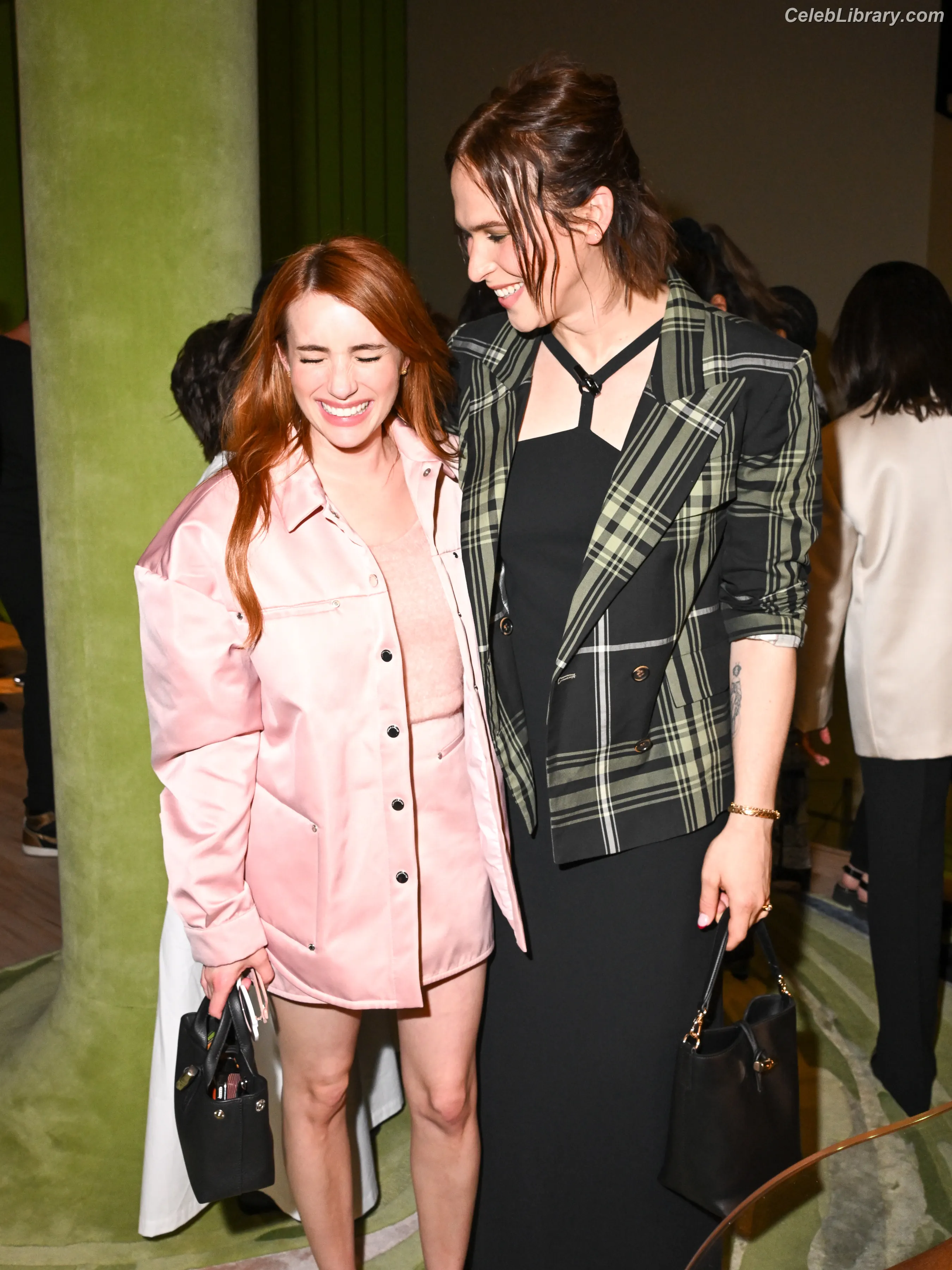 Emma Roberts photo 9 of 1782