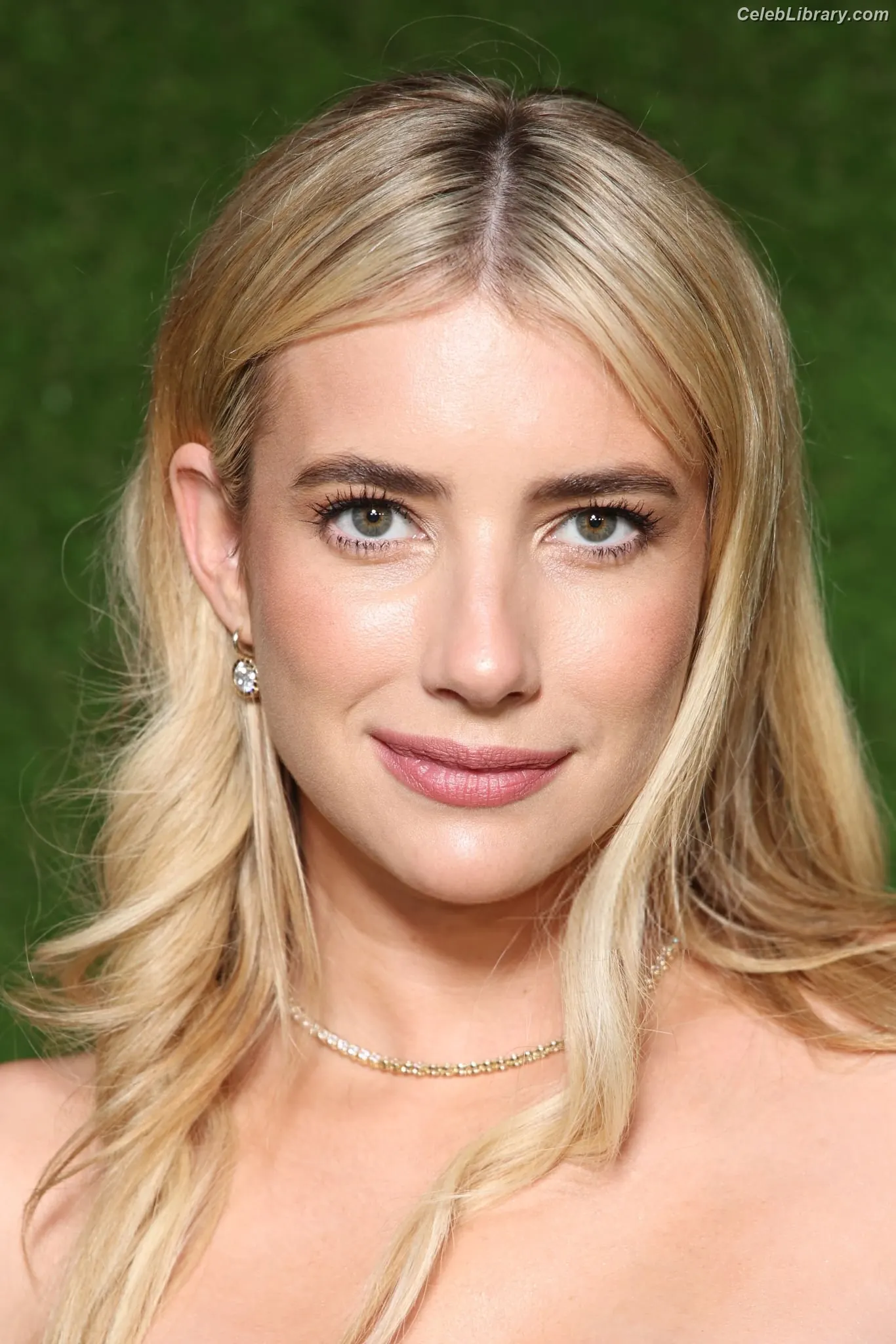 Emma Roberts photo 4 of 1782