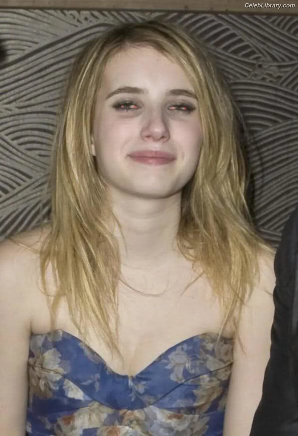 Emma Roberts photo 1 of 1782