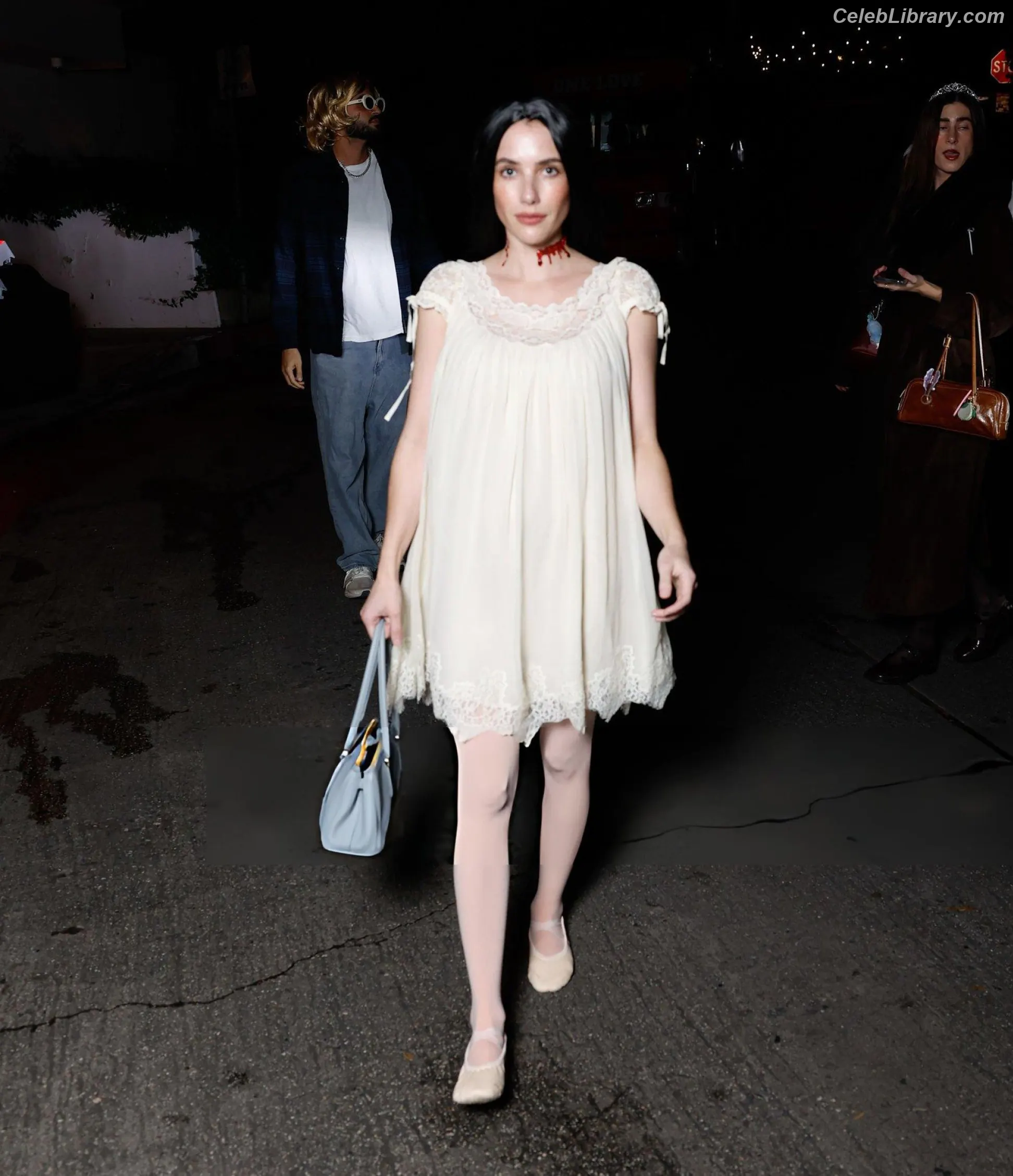 Emma Roberts photo 21 of 1782