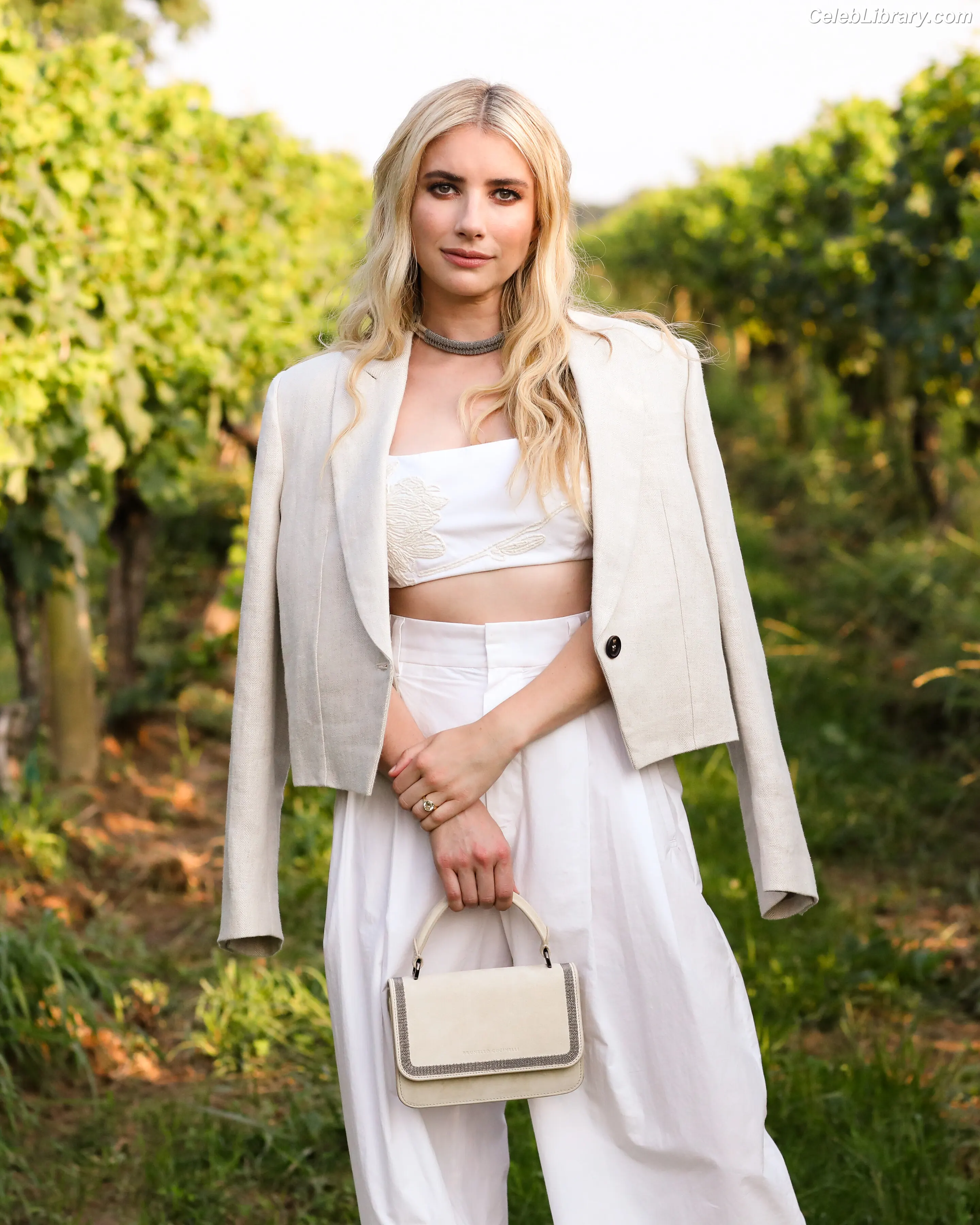 Emma Roberts photo 24 of 1782