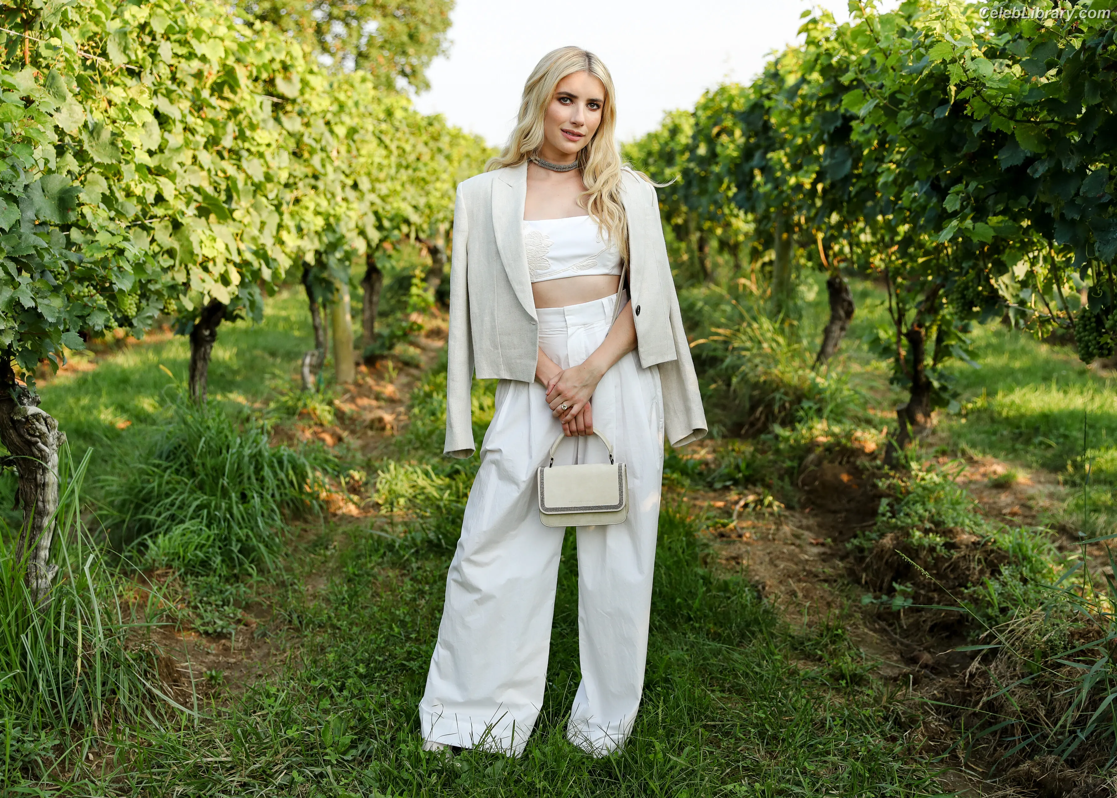 Emma Roberts photo 2 of 1782