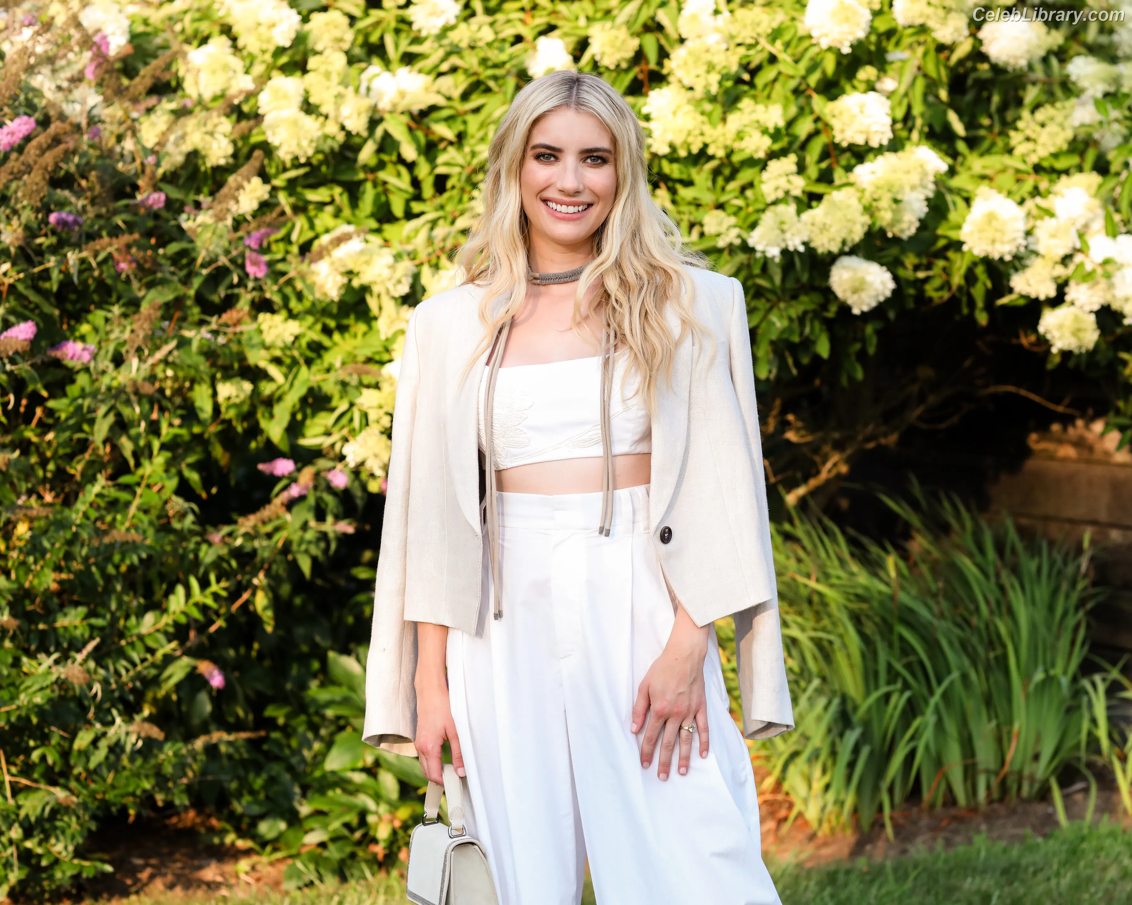 Emma Roberts photo 3 of 1782