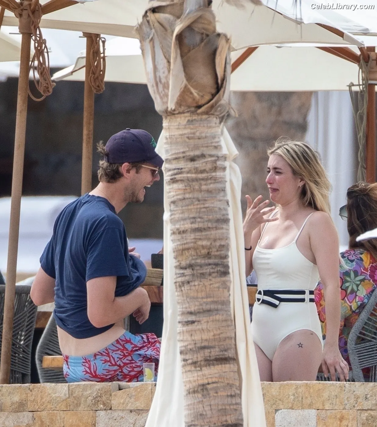 Emma Roberts photo 2 of 1782