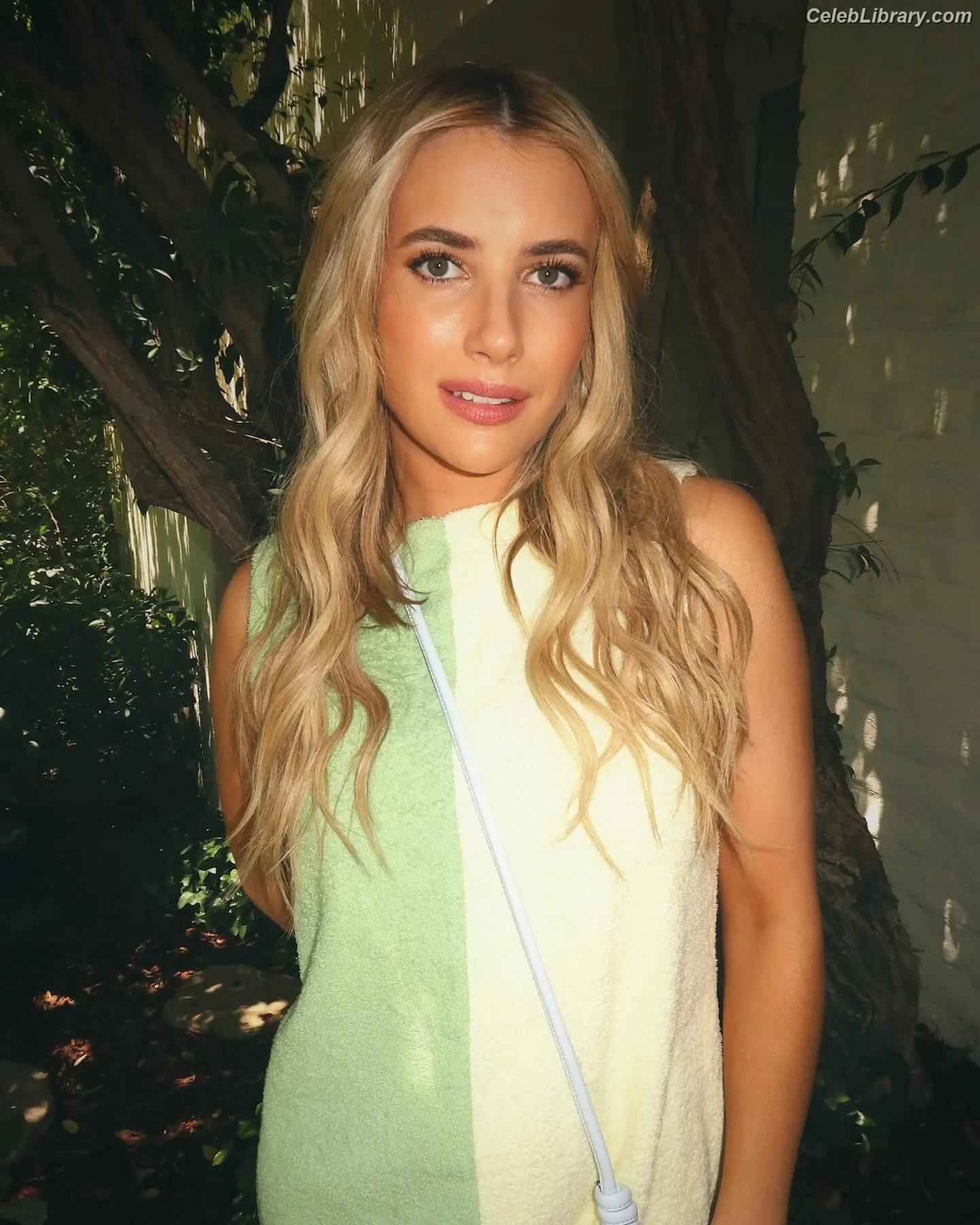 Emma Roberts photo 11 of 1782