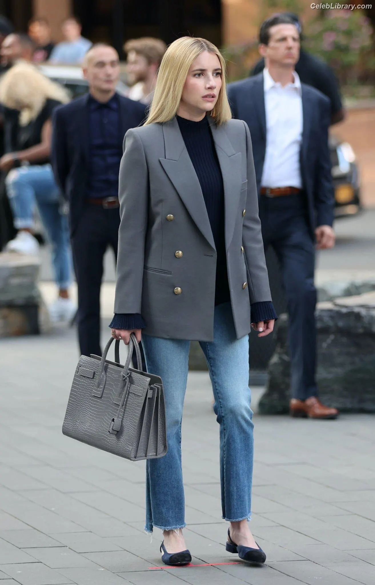 Emma Roberts photo 17 of 1782