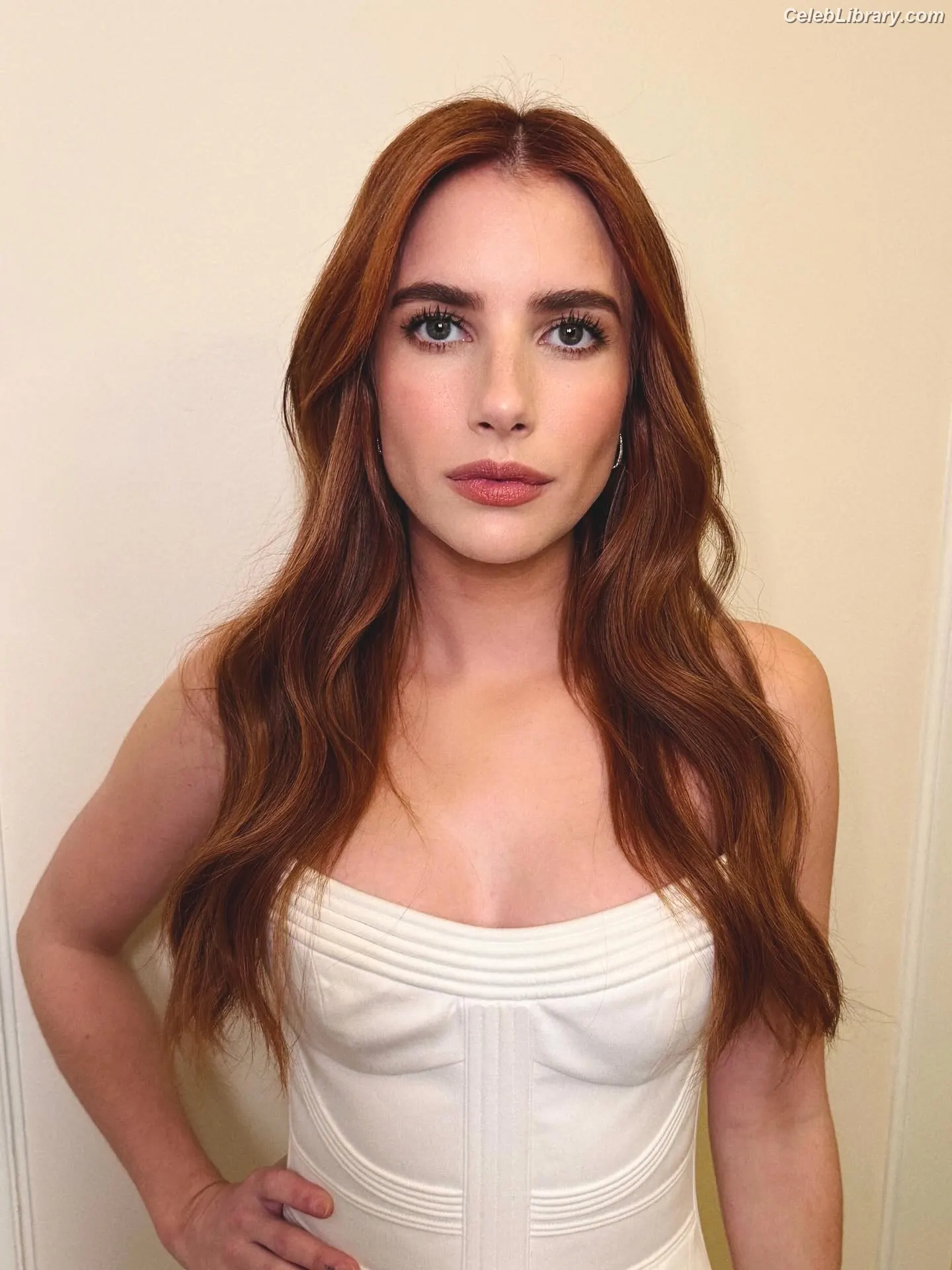 Emma Roberts photo 8 of 1782