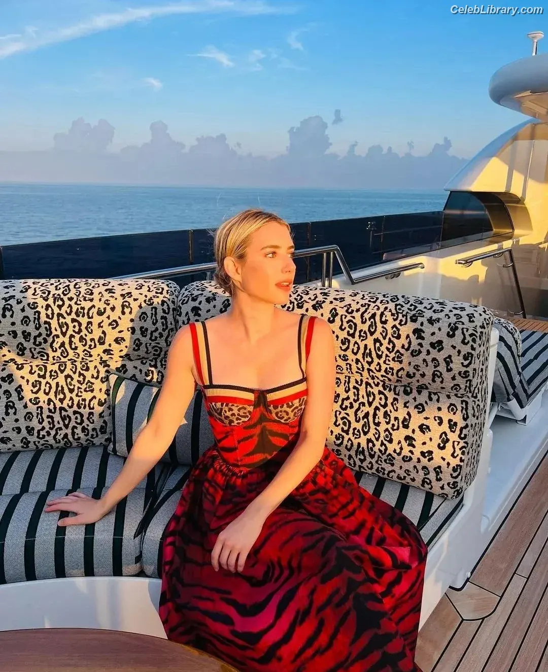 Emma Roberts photo 2 of 1782