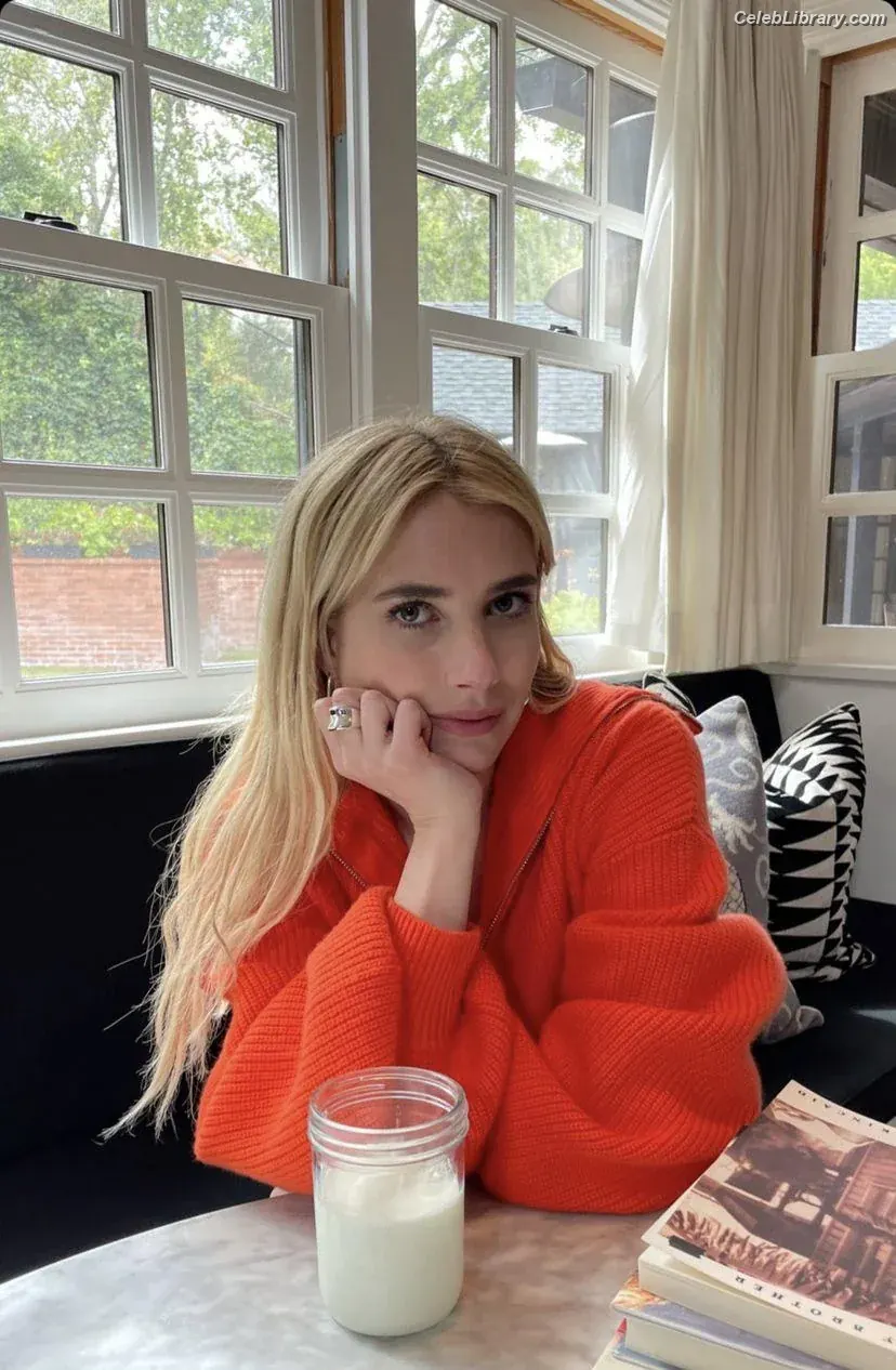 Emma Roberts photo 4 of 1782