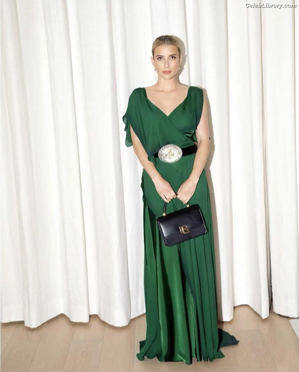 Emma Roberts photo 21 of 1782