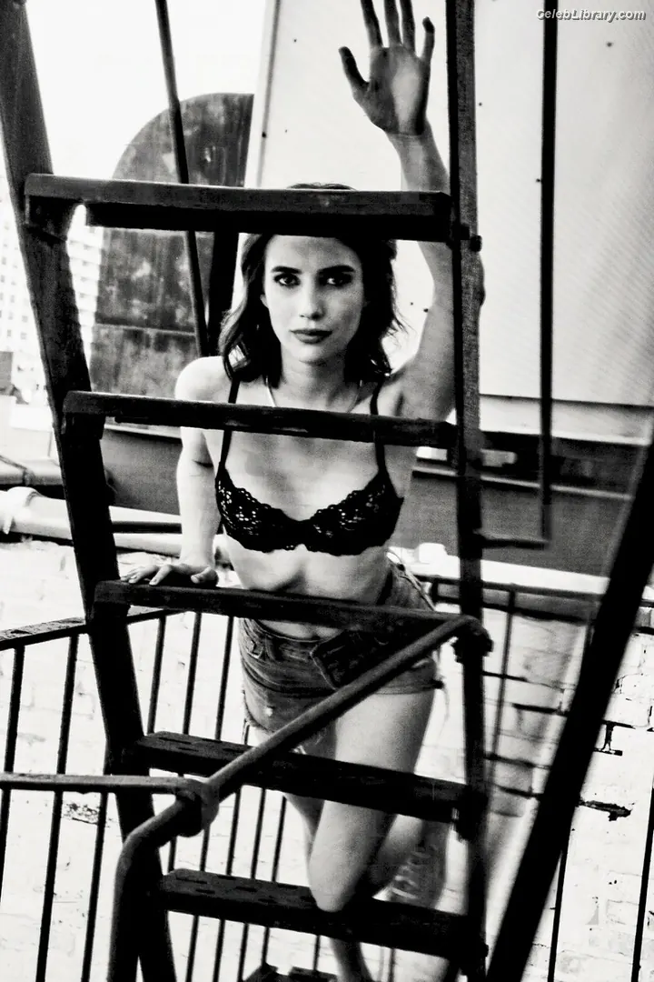 Emma Roberts photo 21 of 1782